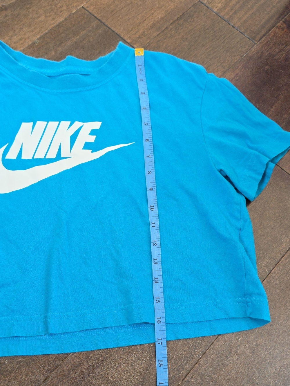 Nike Bright Blue Cropped Logo Tee Loose Fit Size Medium - Picture 3 of 7
